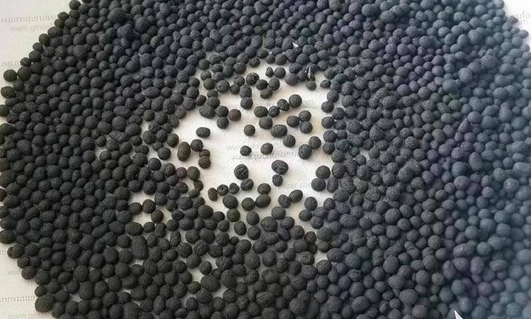 Chicken manure pellets